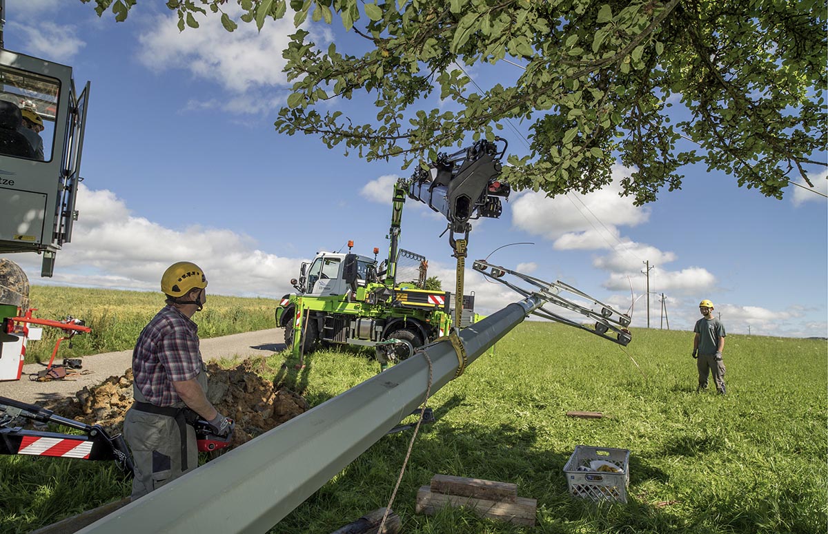 Unimog mit Kran in der Energiewirtschaft