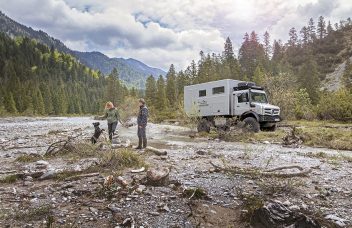 Unimog U4023 Wohnmobil im Gelände