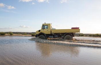 Unimog mit großer Wattiefe