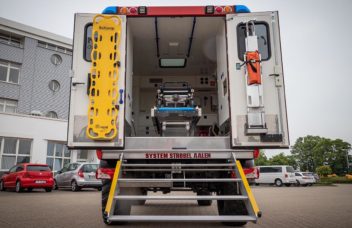 Rückansicht Unimog mit Kofferaufbau Feuerwehr