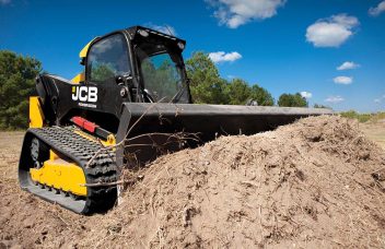 JCB Kompaktraupenlader mit Räumschild