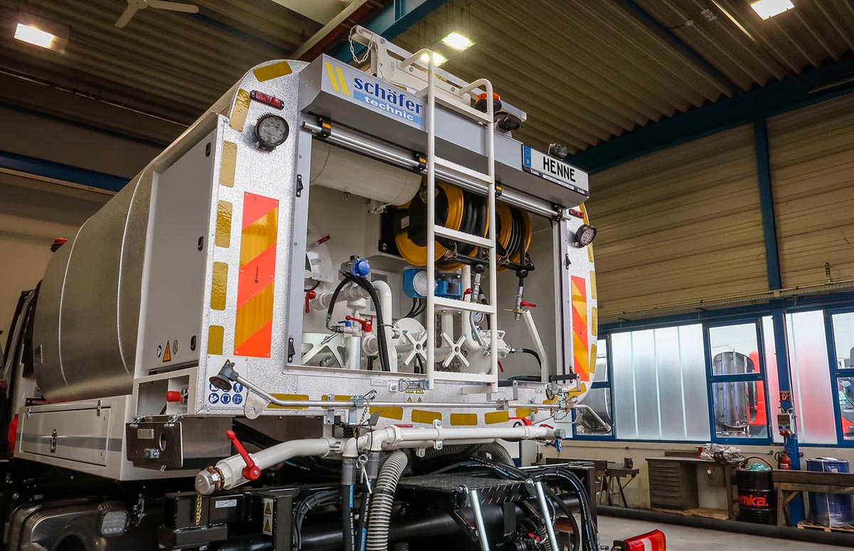 Unimog im Straßenbau, Tankaufbau