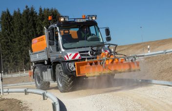 Unimog im Straßenbau