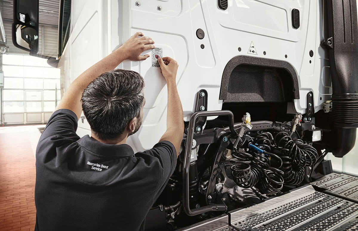 Sicherheitsprüfung (SP) an Mercedes-Benz Lkw