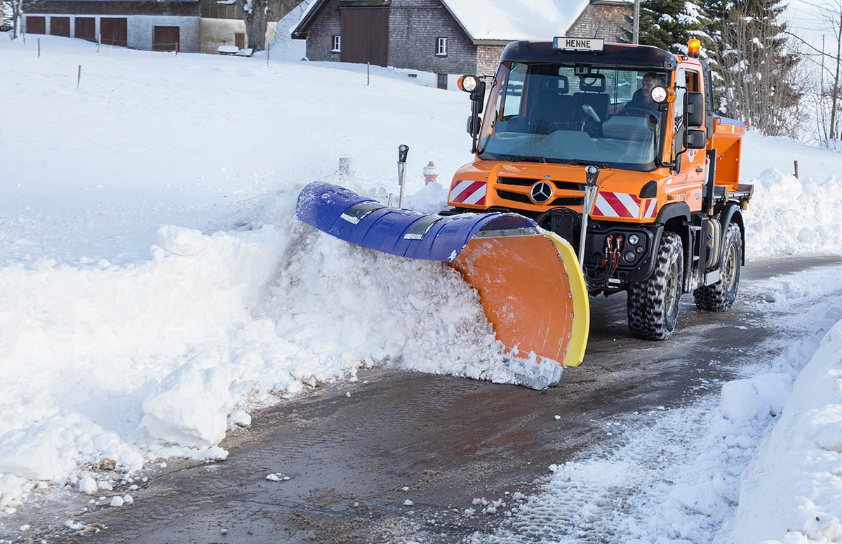 Mercedes-Benz Unimog U 218 mit Schmidt Winterdiensttechnik