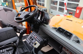 Unimog U 219 Cockpit