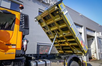 Unimog Lkw gekippt