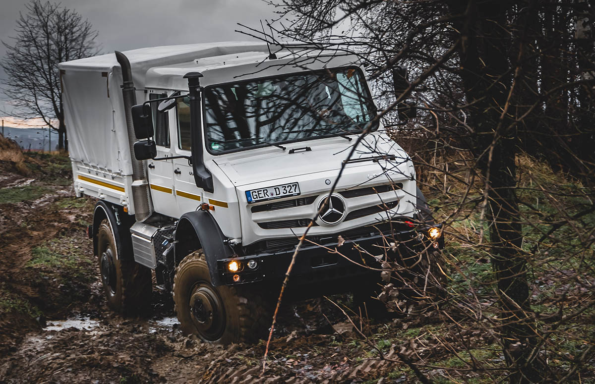 Unimog U 5023 Offroad im Gelände