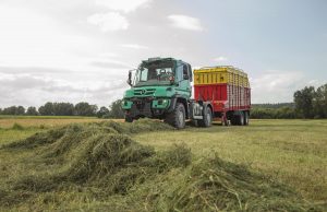 UGE 527 mit Ladewagen