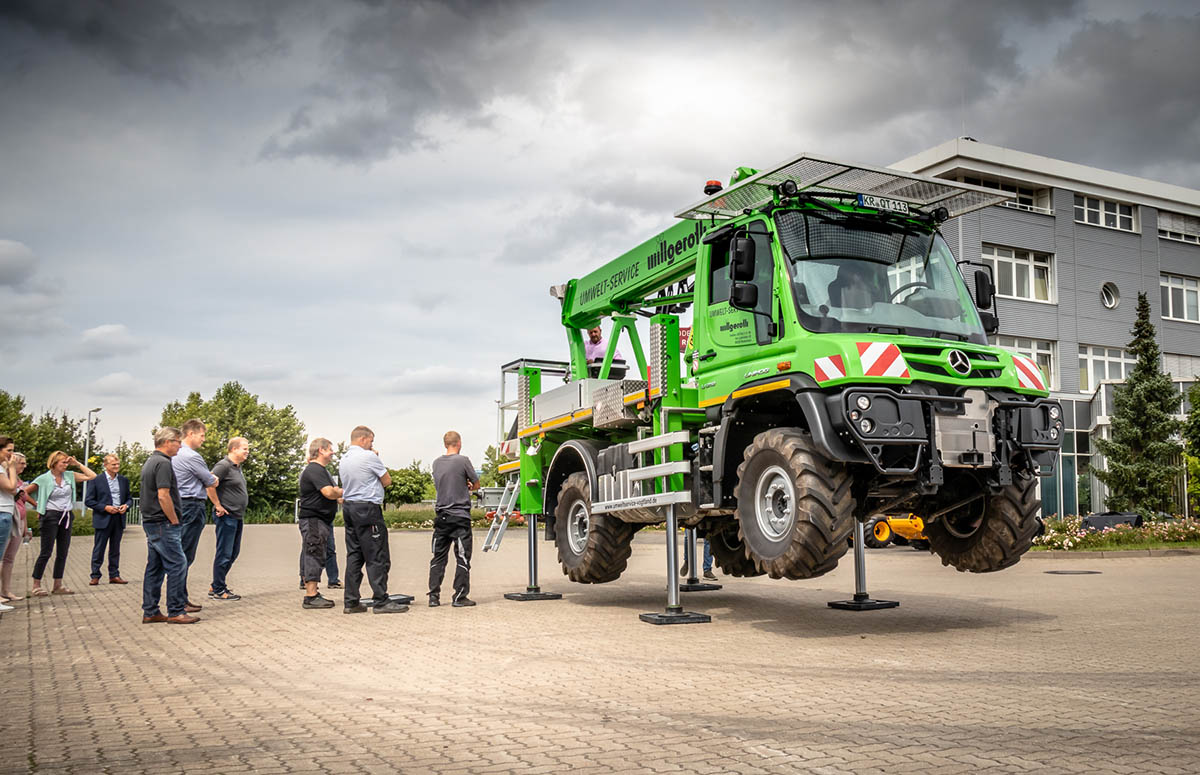 Unimog U 219L mit Palfinger Hubarbeitsbühne