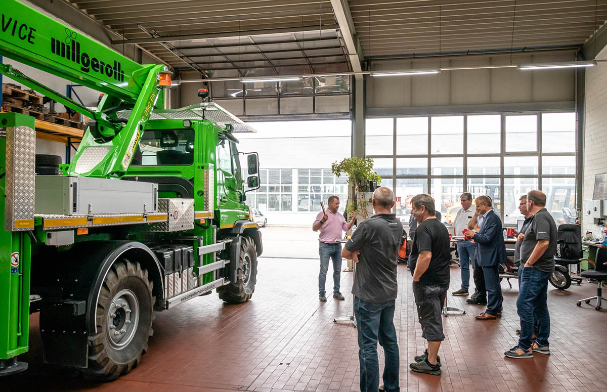 Unimog U 219 mit Palfinger Ladekran wird vorgestellt