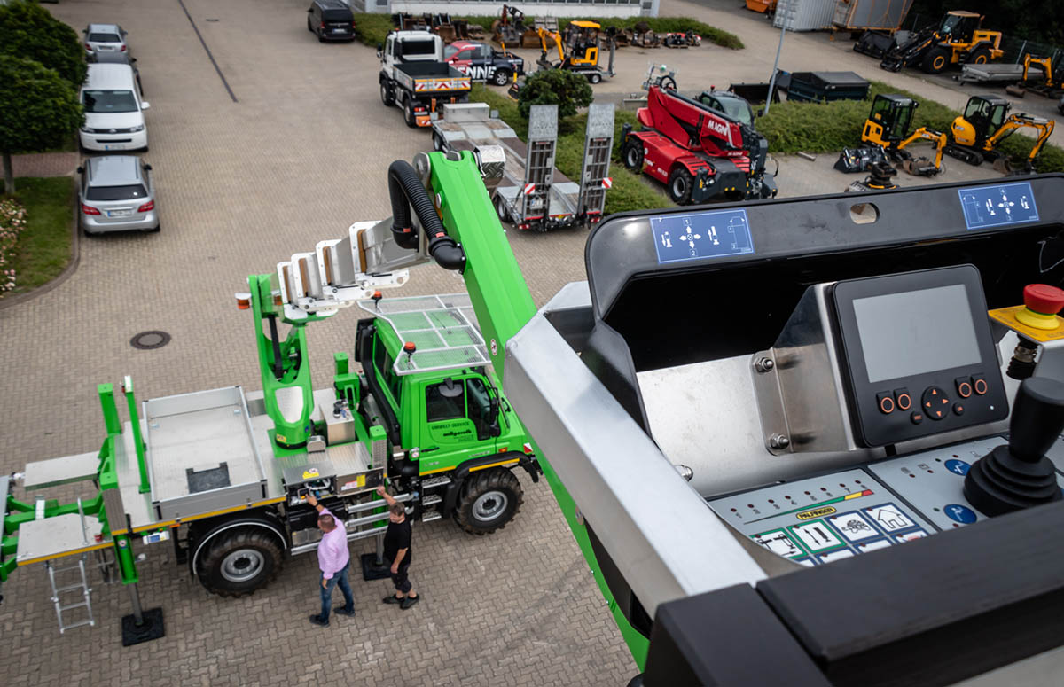 25 Meter über der Erde - Unimog U 219 mit Palfinger Hubarbeitsbühne