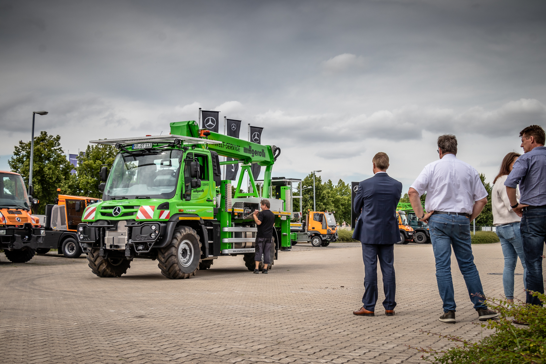 Unimog U 219 mit Palfinger Ladekran in Wiedemar