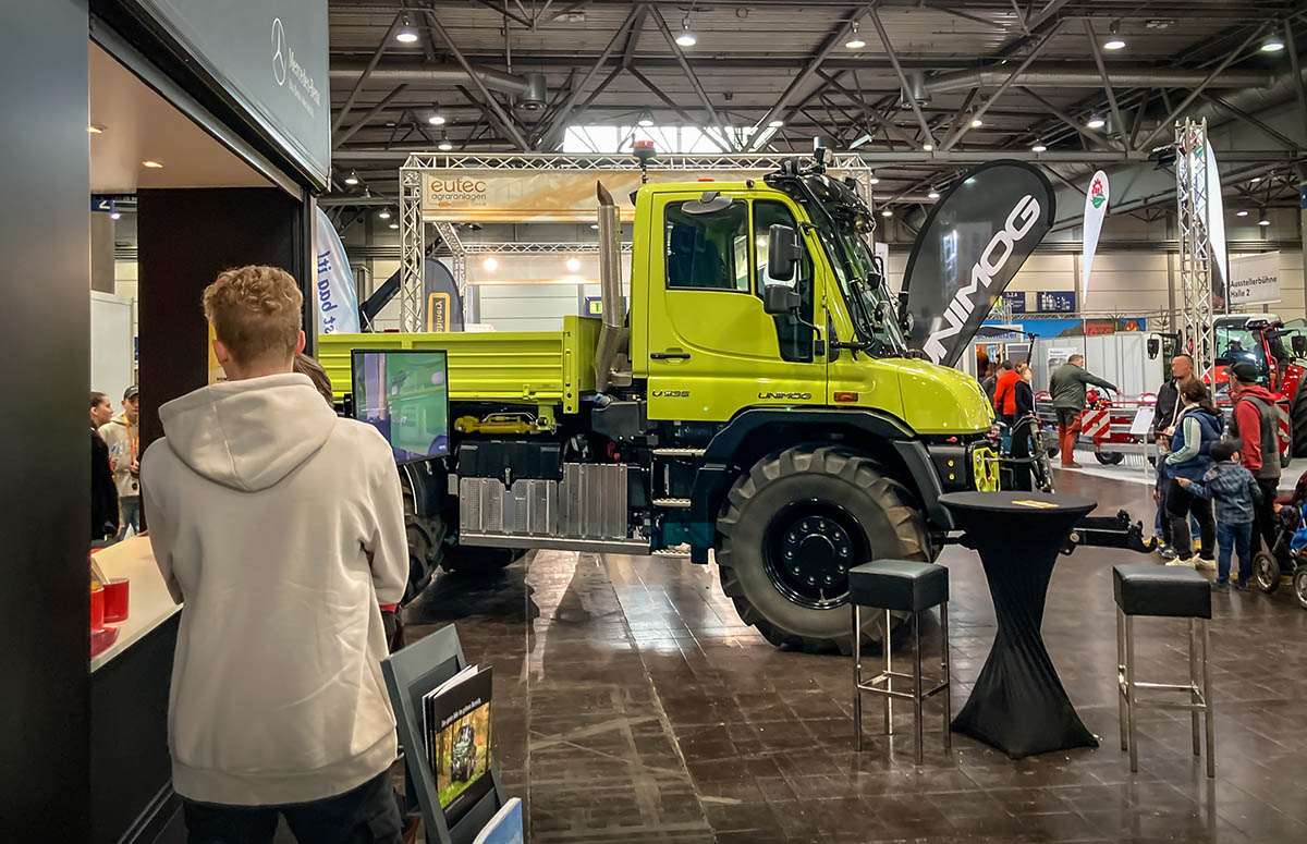 agra 2022, Henne Messestand mit Unimog U 535