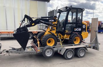 Auslieferung eines JCB 403 Radladers von Henne