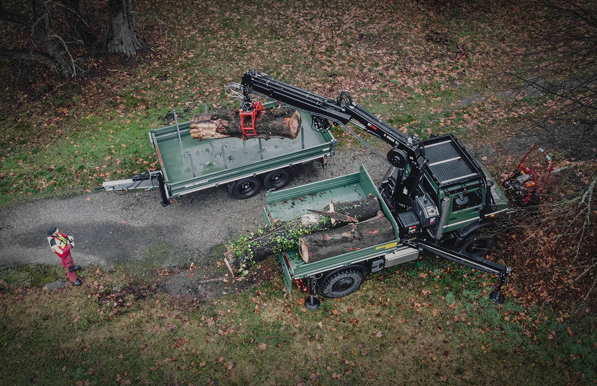 Unimog U 5023 mit Kran und Winde