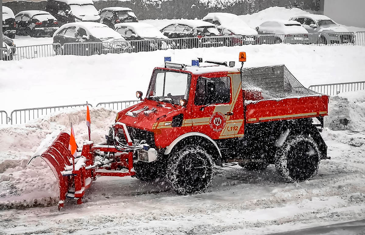 Unimog U 1000 im Winterdienst