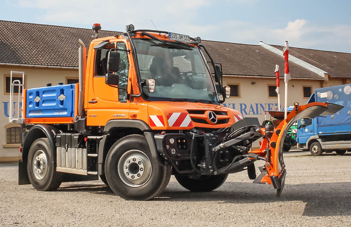 Unimog U 219 mit Sommer- & Winterdienstkombi