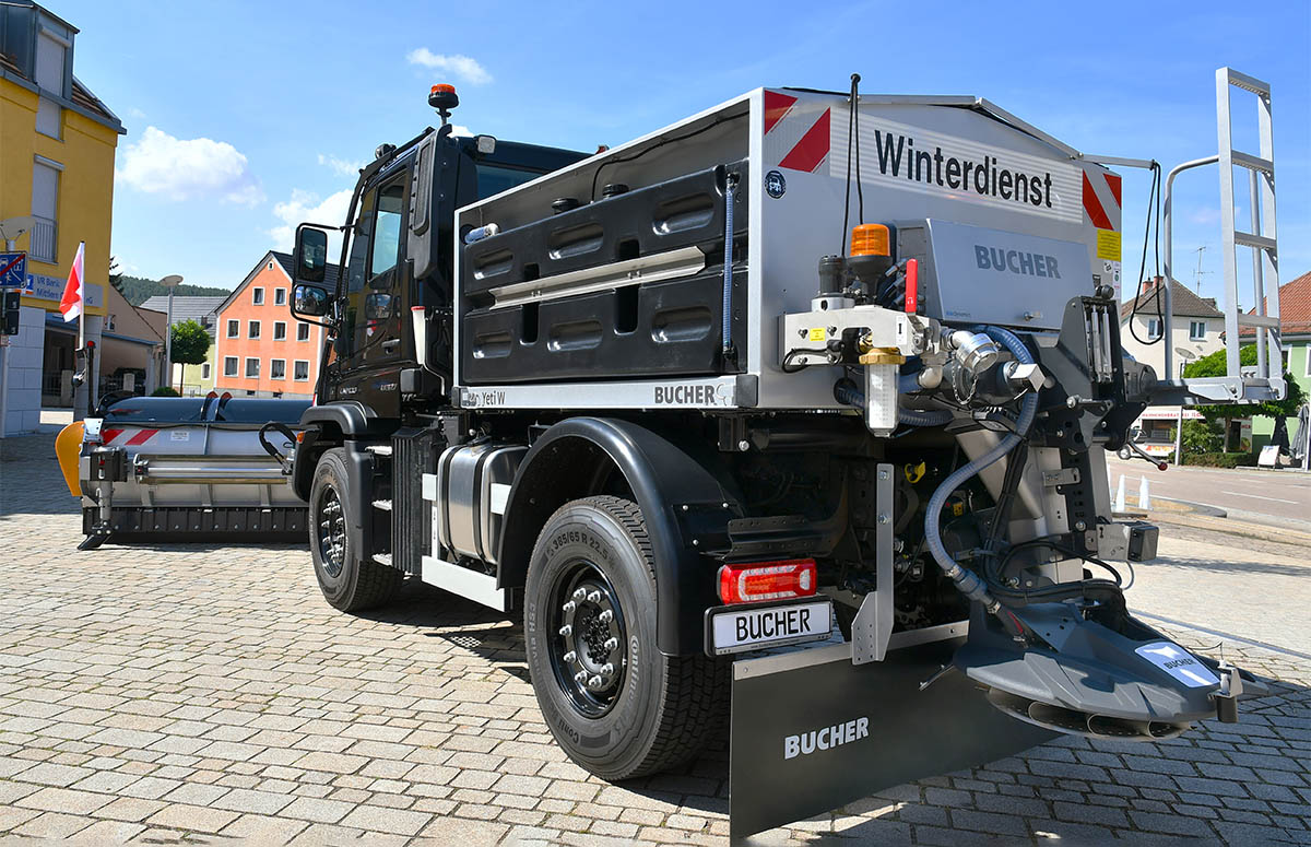 Unimog U327 mit Yeti ECO FS 50 und Teplex TE90.30-40S von Bucher Municipal