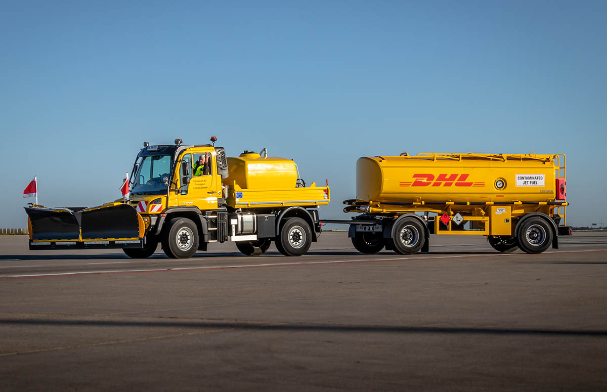 Unimog U 427 bei DHL mit Tankanhänger