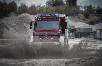 Unimog Feuerwehr mit Abbiegeassistent