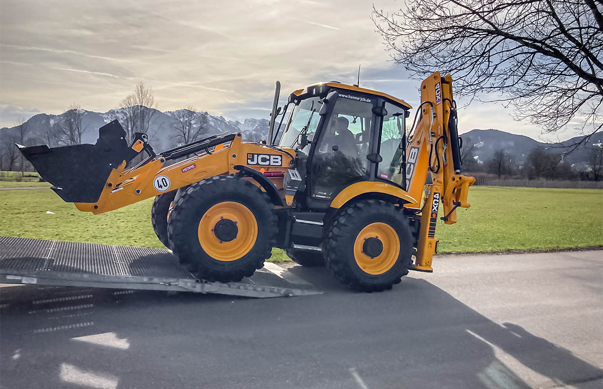 JCB 4CX Baggerlader wird in die Gemeinde Gaißach ausgeliefert