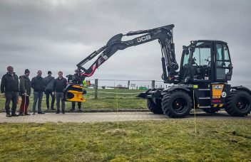 Erster JCB Hydradig "Black Edition" ausgeliefert