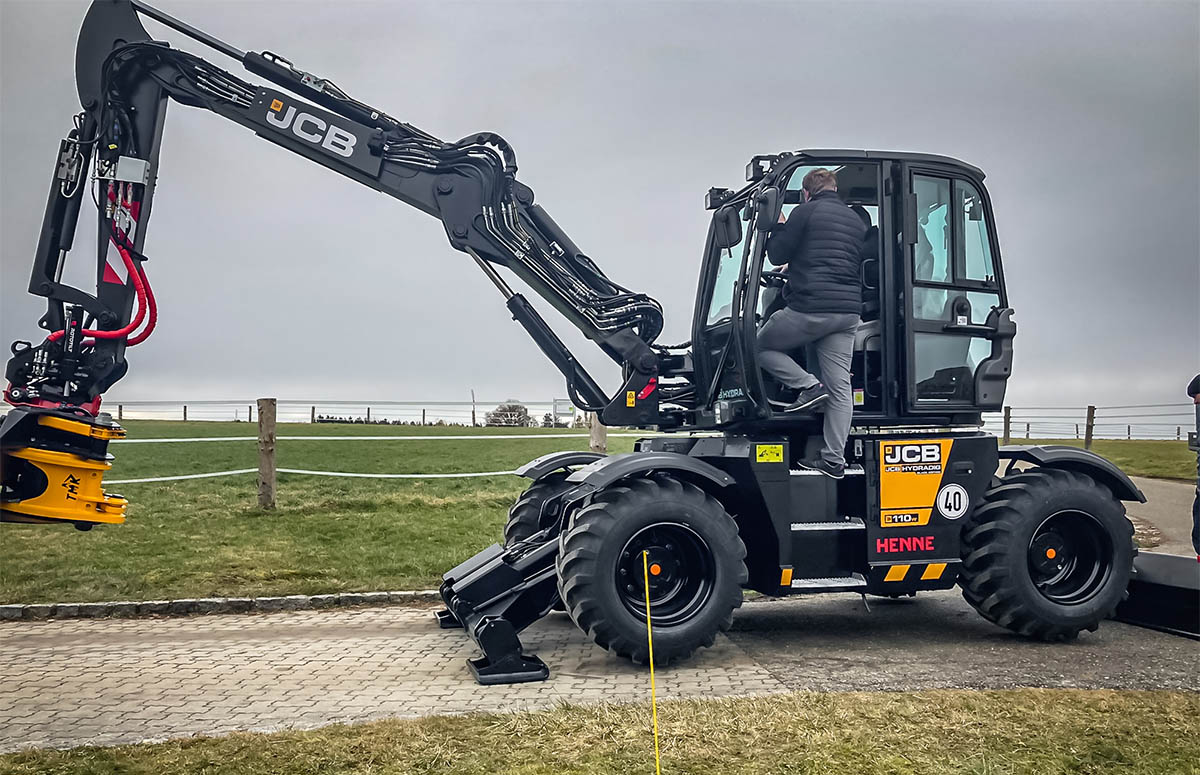 Hydradig mit Rototilt wird gerade beim Kunden eingewiesen