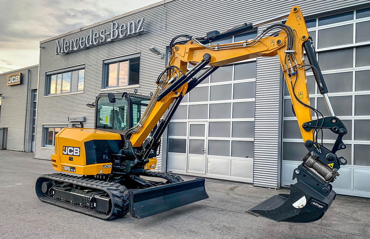 Midibagger JCB 86C-2 mit Verstellausleger auf dem Betriebshof bei Henne Nutzfahrzeuge in Heimstetten