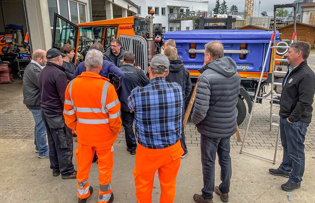 Einweisung der Hansa APZ 1003 L bei der Übergabe in Eggenfelden