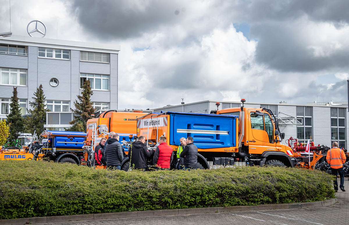 Winterdienstgeräte von Bucher auf Unimog