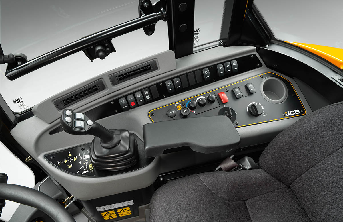 Instrumente und Joystick des JCB 406 Kompaktladers