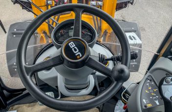 Cockpit des JCB 406 Kompaktladers