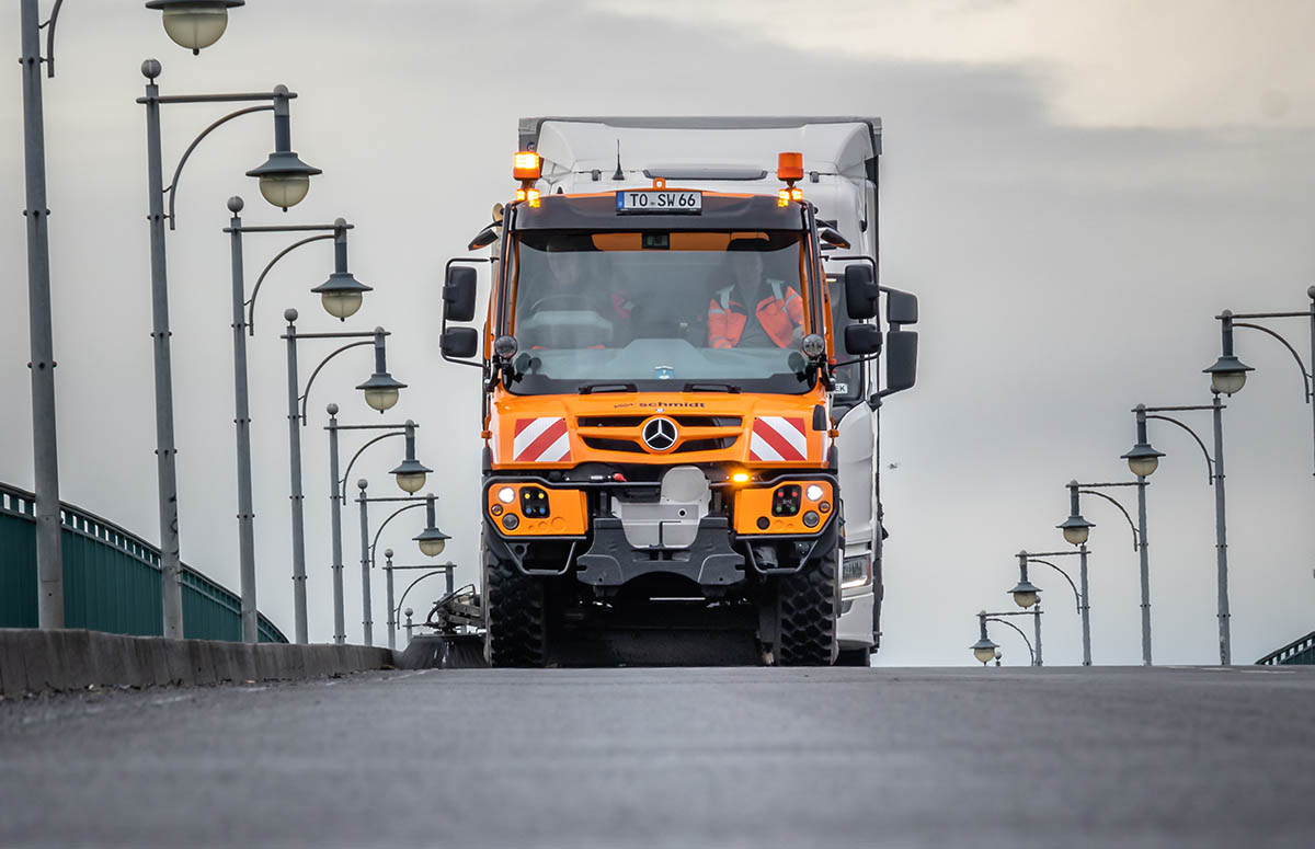 Unimog mit Kehraufsatz für Torgau im Einsatz