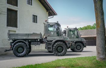 Unimog U 435 & U 535 Agrar nebeneinander in der Seitenansicht