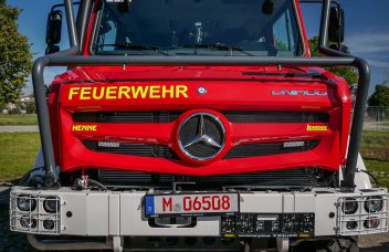 Kühlergrill des Feuerwehr Unimog U 5023 mit Lentner Aufbau