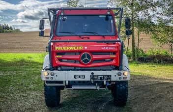 Frontalaufnahme des Feuerwehr Unimog U 5023 mit Lentner Aufbau