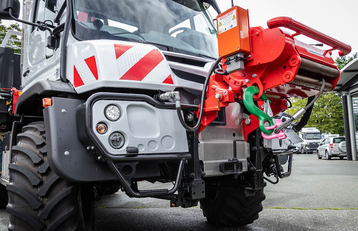 Unimog U 535 ausgestattet mit Seilwinde