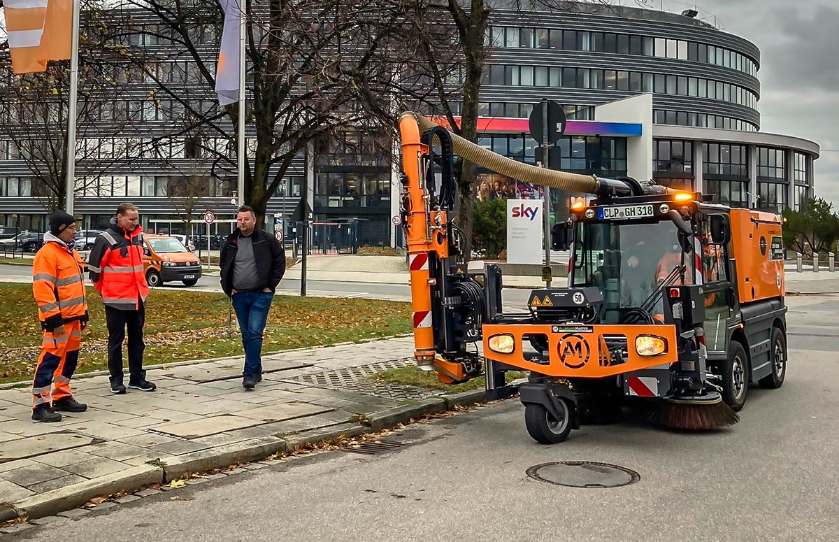 Swingo mit Sinkkastenreiniger, Kehrmaschine Swingo 200+, Sinkkastenreiniger Allroundmaster