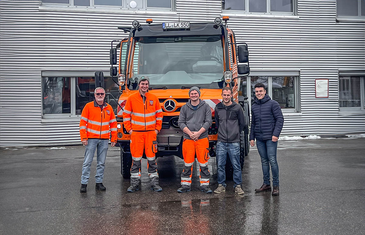 Neuer Unimog für Mäharbeiten
