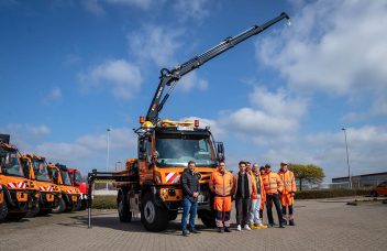 Unimog U 527 mit Hiab Ladekran übergeben
