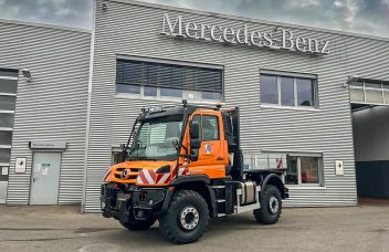 Unimog U 427 Gemeinde Geltendorf vor Henne Betrieb in Heimstetten