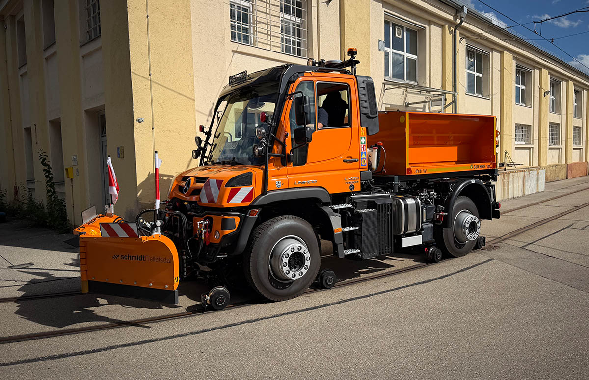 Unimog U 423 mit Winterdienstausrüstung Unimog U 423 mit Zwiehoff-Zwei-Wege-Einrichtung, Schneepflug und Streuautomat