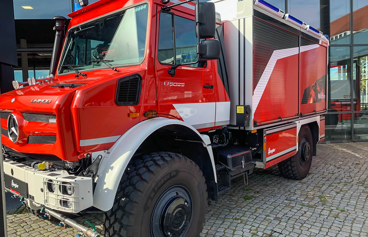 FLORIAN 2026 – Unimog U 5025 mit Ziegler TLF 3000 Unimog U 5025 mit Ziegler-Aufbau TLF 3000 am Messestand der FLORIAN 2026